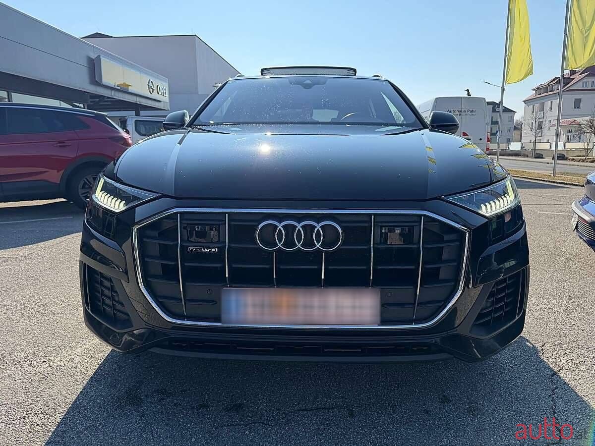 2019' Audi Q8 photo #3