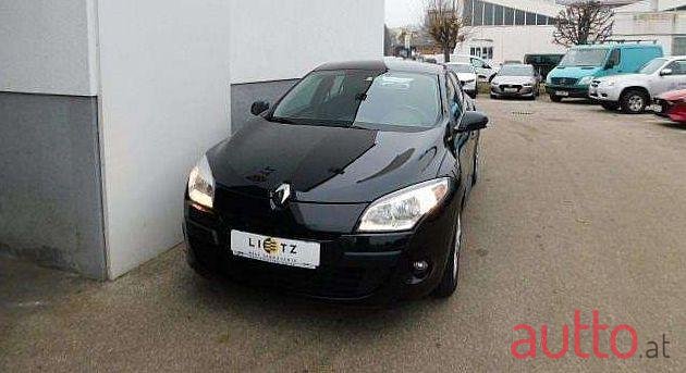 2011' Renault Megane photo #1