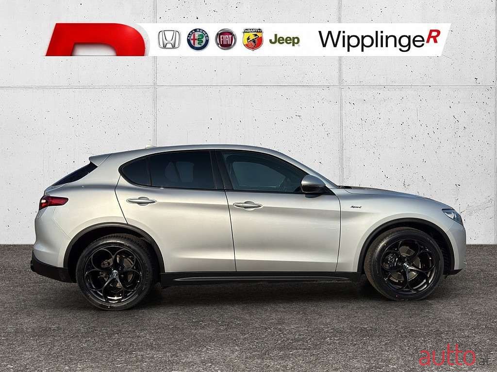 2020' Alfa Romeo Stelvio photo #3