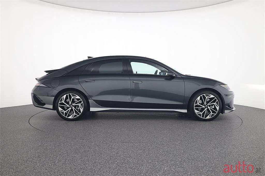 2023' Hyundai Ioniq 6 photo #5