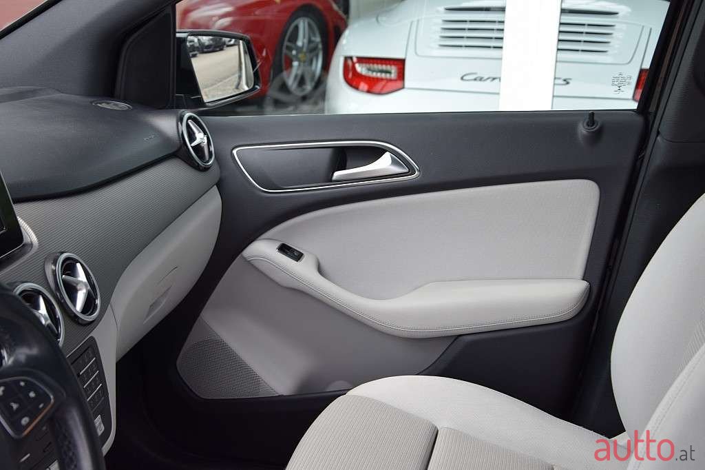 2017' Mercedes-Benz B-Klasse photo #5