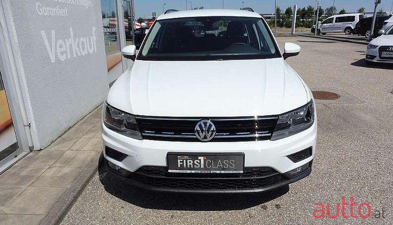 2019' Volkswagen Tiguan photo #1