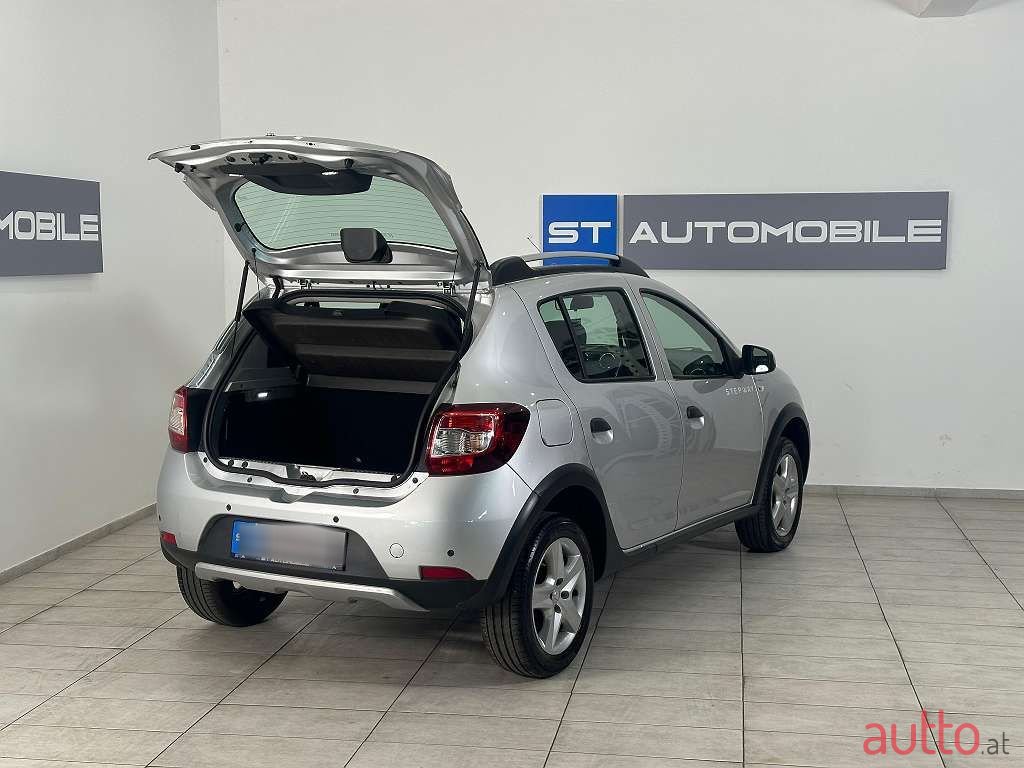 2013' Dacia Sandero photo #5