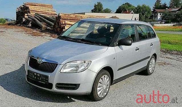 2008' Skoda Fabia photo #1