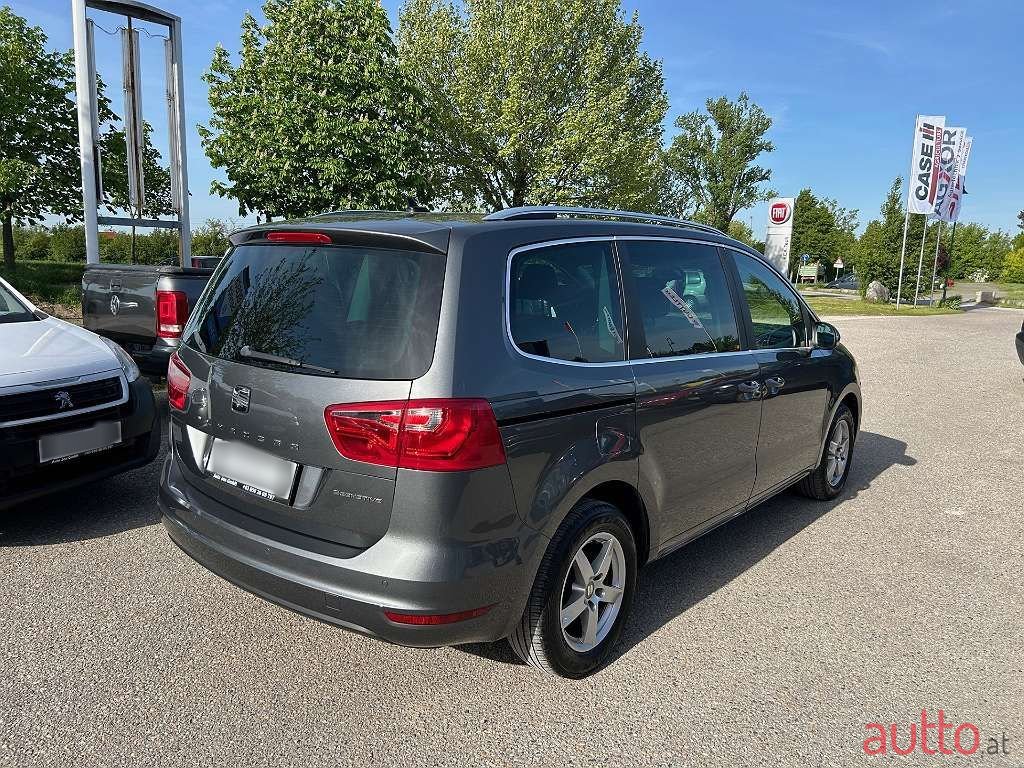 2011' SEAT Alhambra photo #4