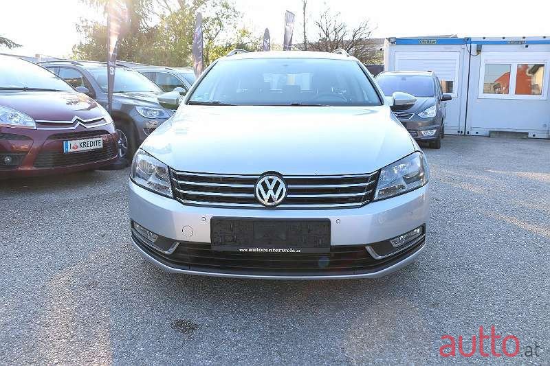 2011' Volkswagen Passat photo #2