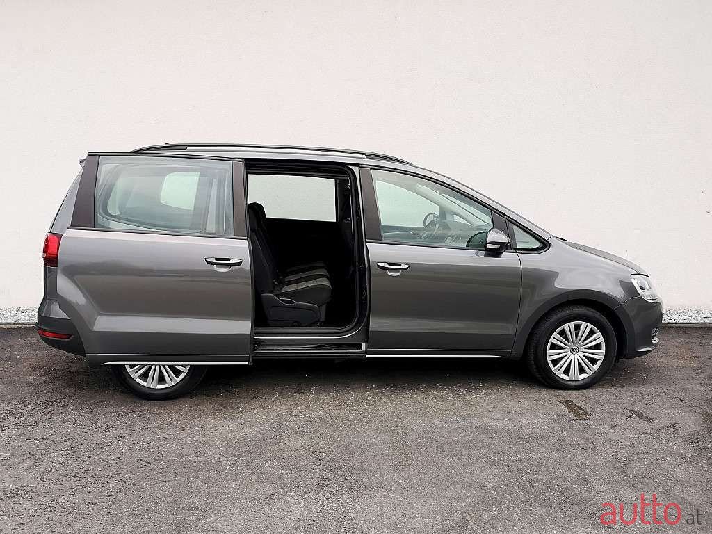 2017' Volkswagen Sharan photo #5