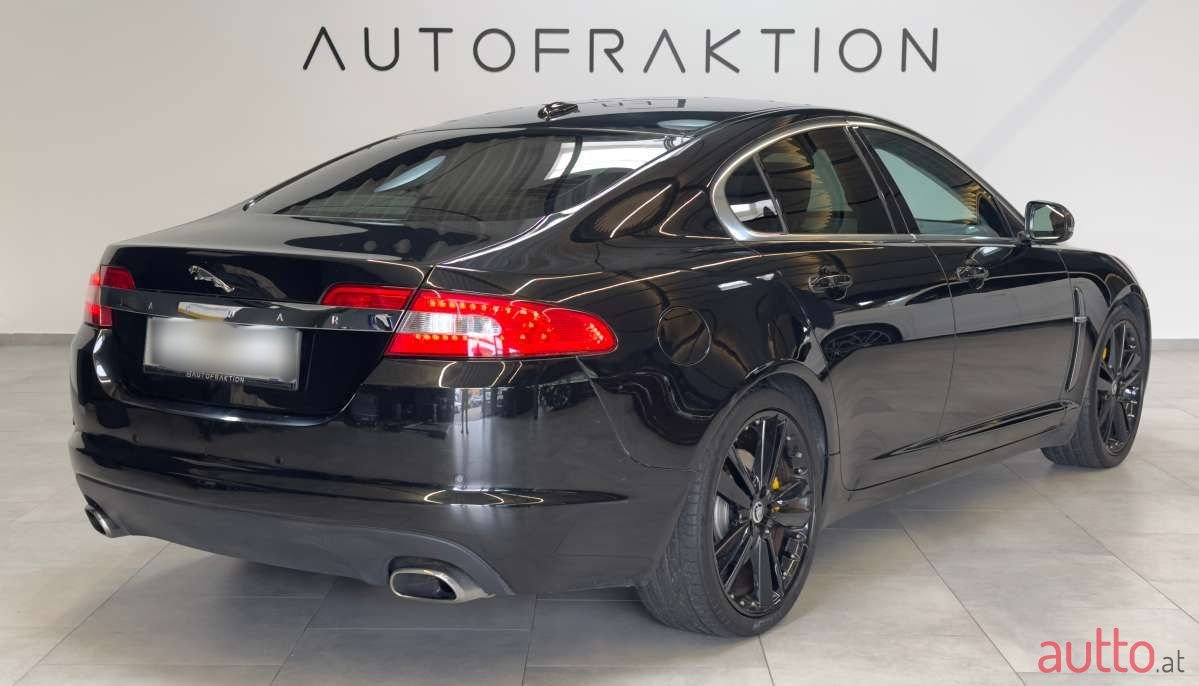 2011' Jaguar XF photo #4