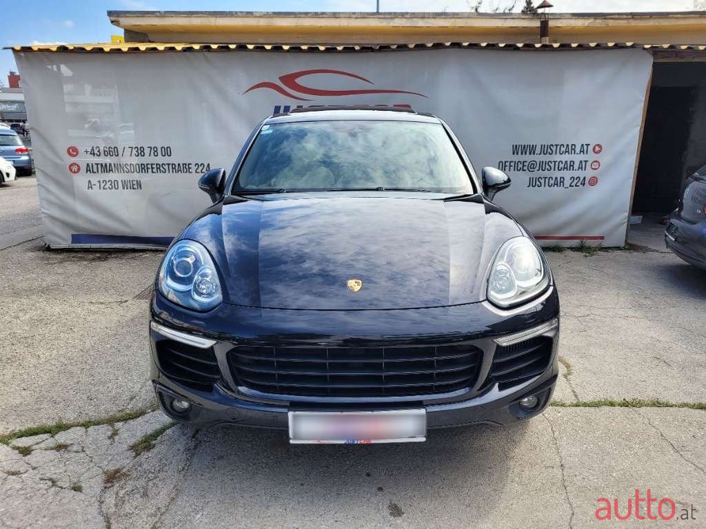 2015' Porsche Cayenne photo #2