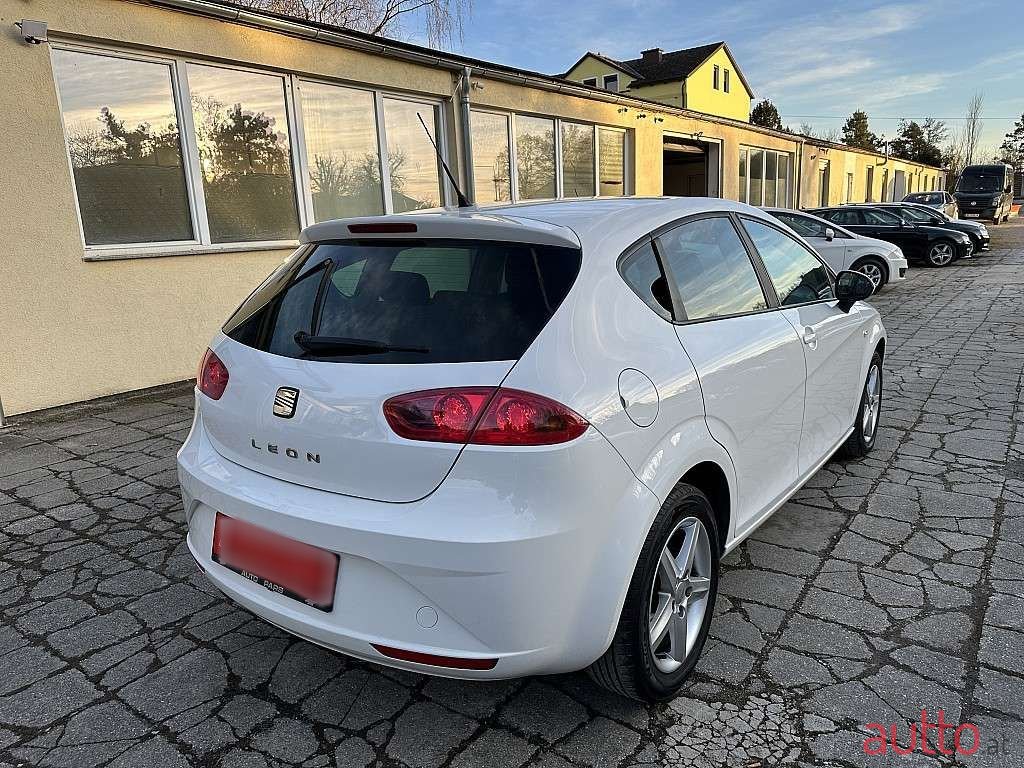 2011' SEAT Leon photo #5