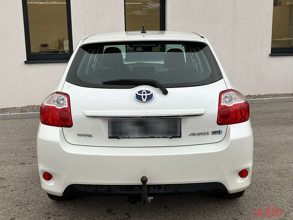 2010' Toyota Auris photo #4