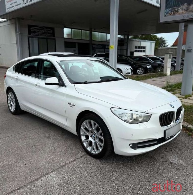 2011' BMW 5Er-Reihe photo #3