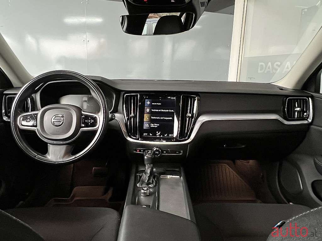 2019' Volvo V60 photo #5