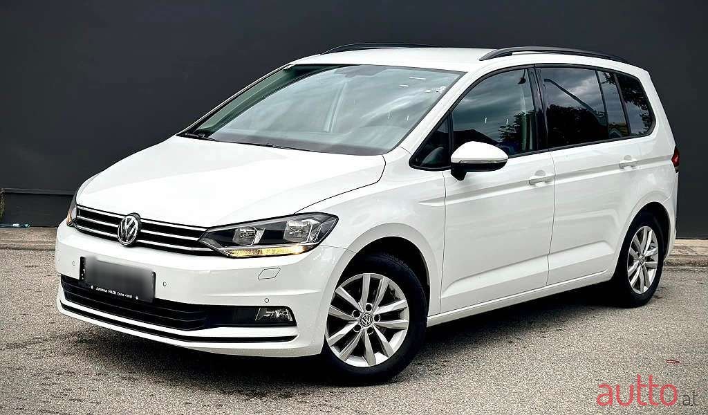 2018' Volkswagen Touran photo #1
