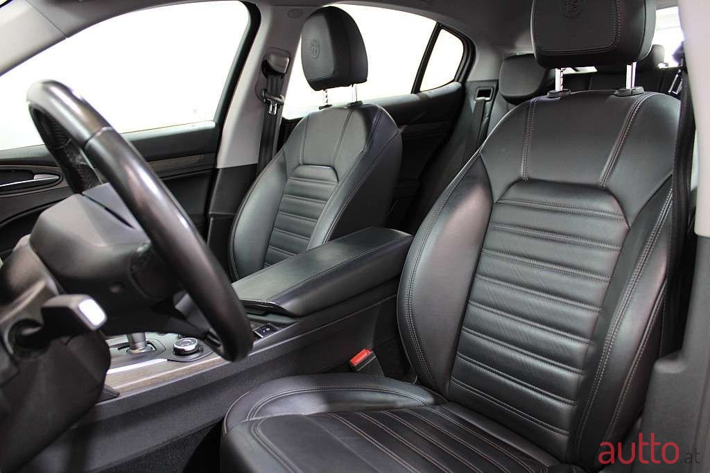 2017' Alfa Romeo Stelvio photo #6