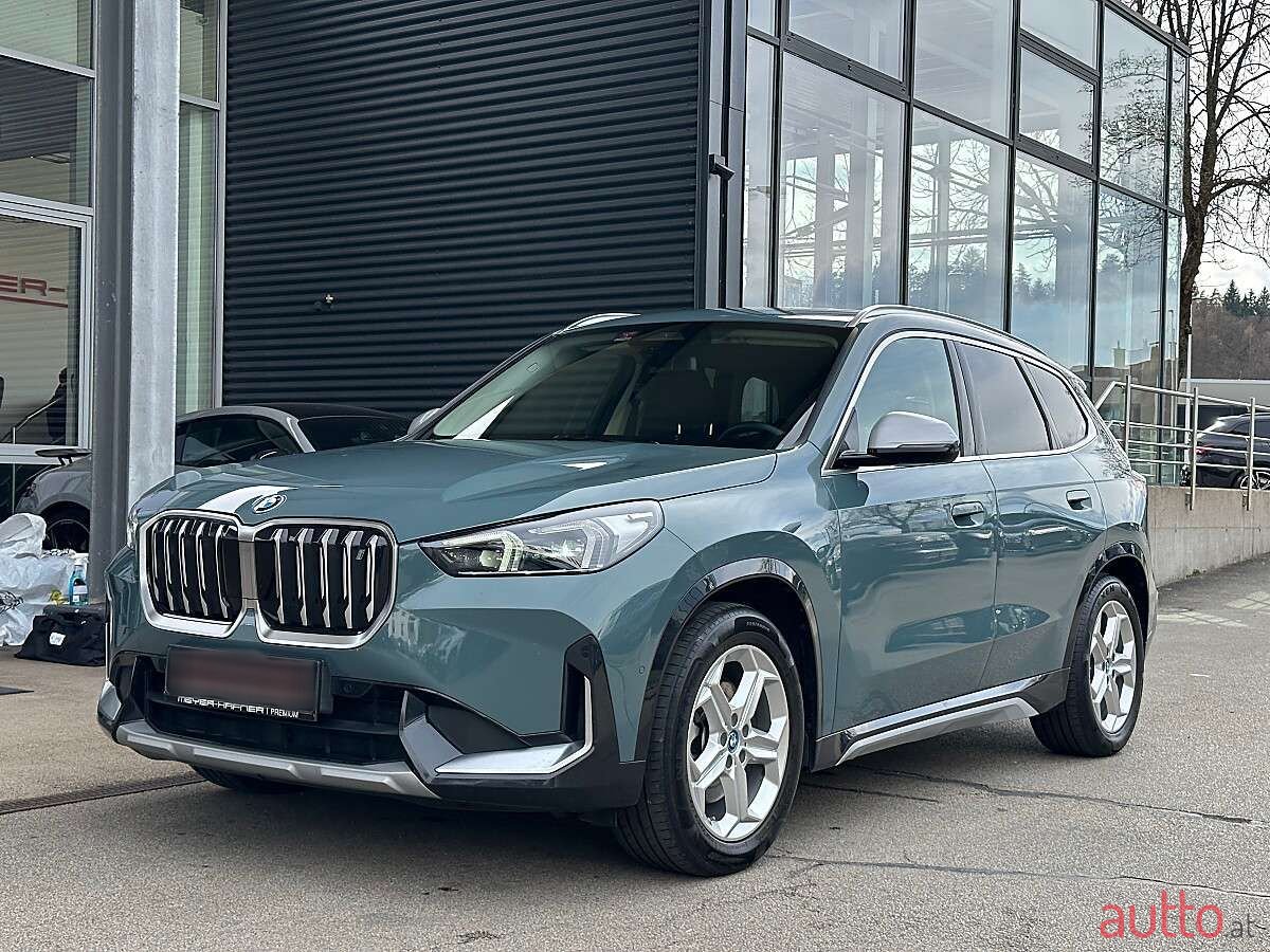 2023' BMW iX1 photo #2