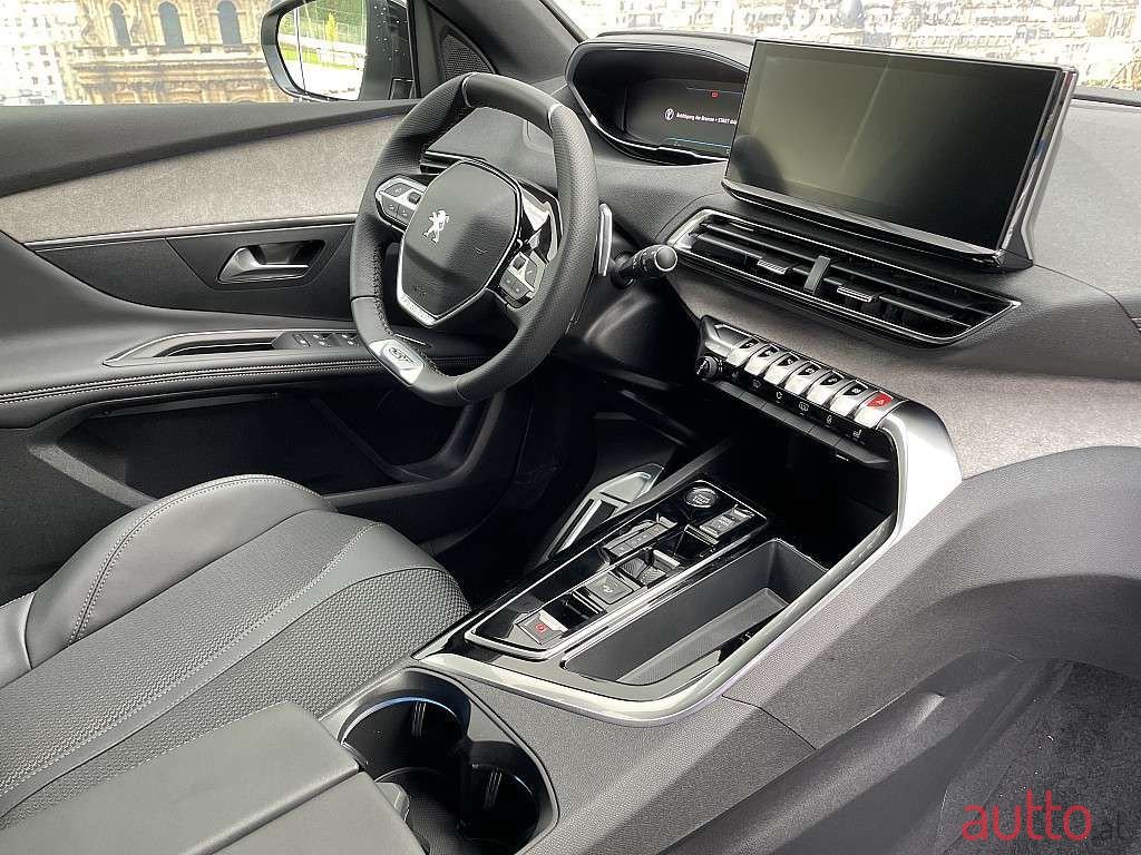 2023' Peugeot 3008 photo #5