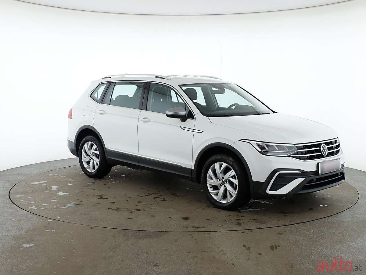 2023' Volkswagen Tiguan photo #5