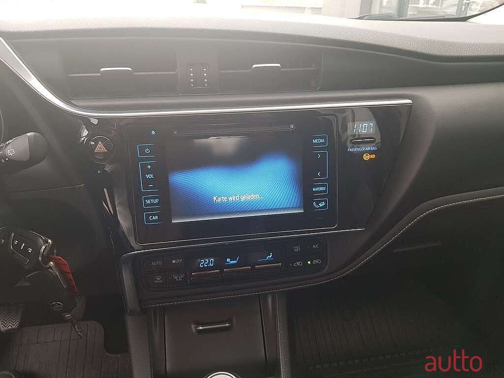 2016' Toyota Auris photo #5