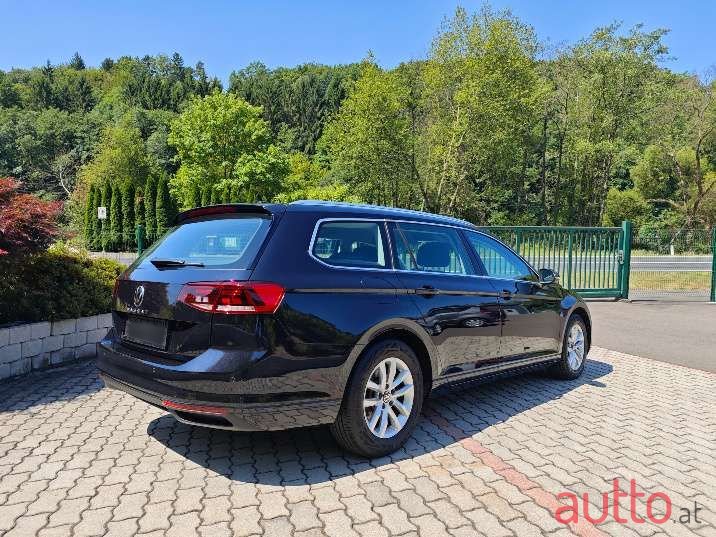 2021' Volkswagen Passat photo #4