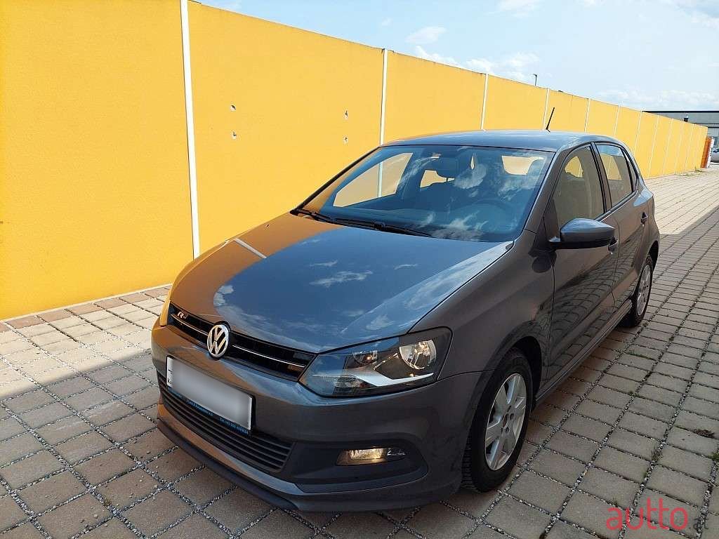 2013' Volkswagen Polo photo #3
