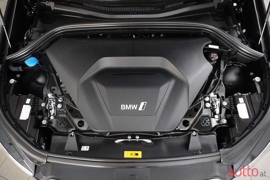 2023' BMW iX1 photo #2