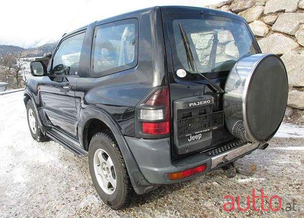 2001' Mitsubishi Pajero photo #3