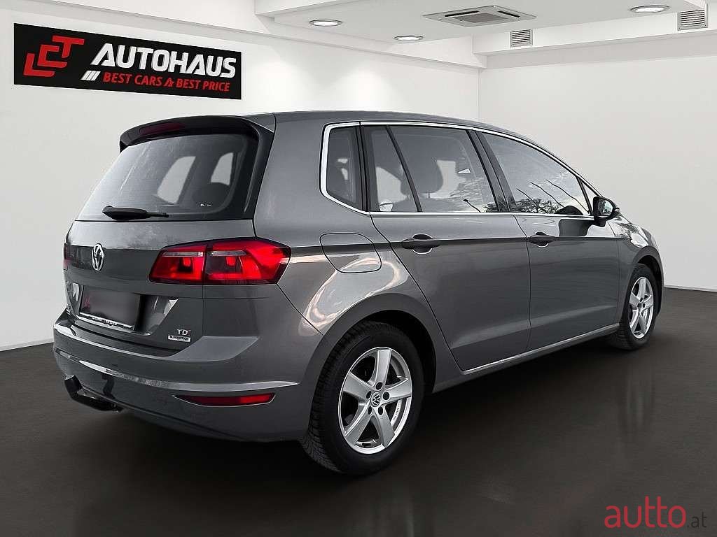 2016' Volkswagen Golf photo #6