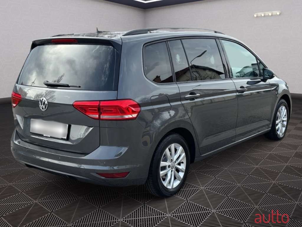 2016' Volkswagen Touran photo #6
