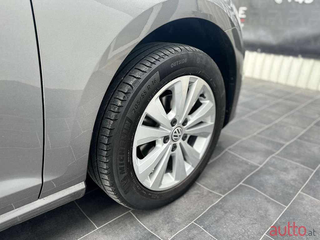 2015' Volkswagen Golf photo #6