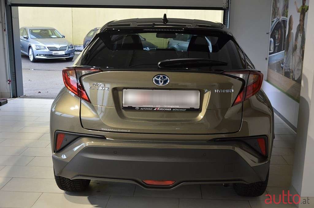 2022' Toyota C-HR photo #4