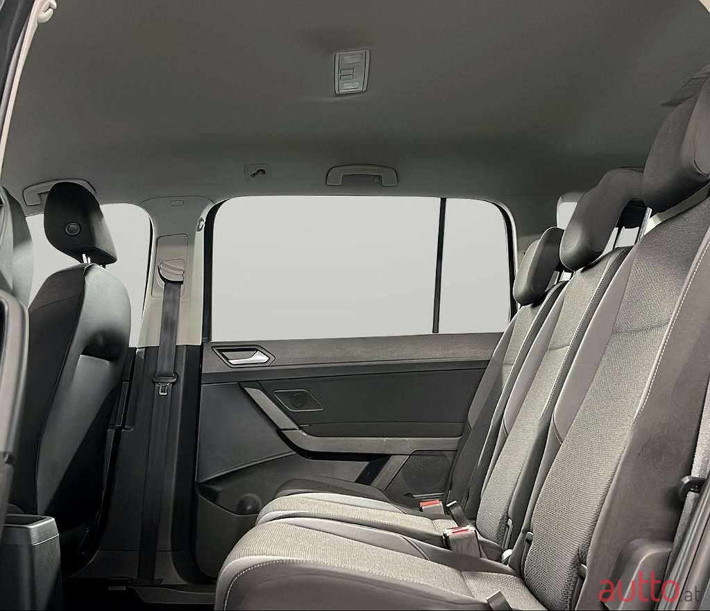 2018' Volkswagen Touran photo #6