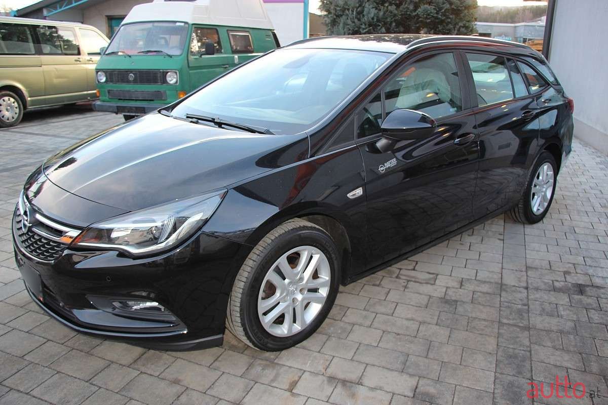 2017' Opel Astra photo #4