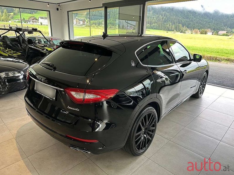 2020' Maserati Levante photo #6