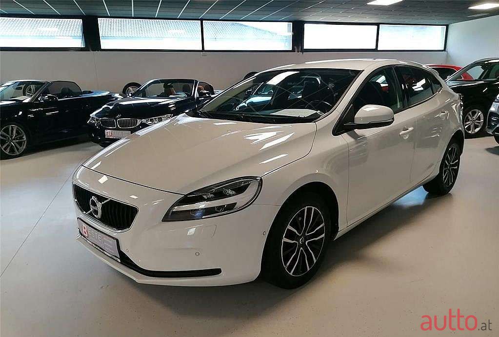 2017' Volvo V40 photo #3