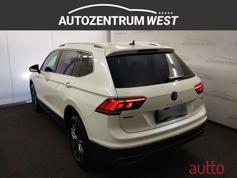 2023' Volkswagen Tiguan photo #4