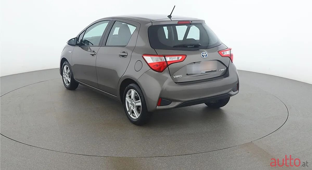 2017' Toyota Yaris photo #3