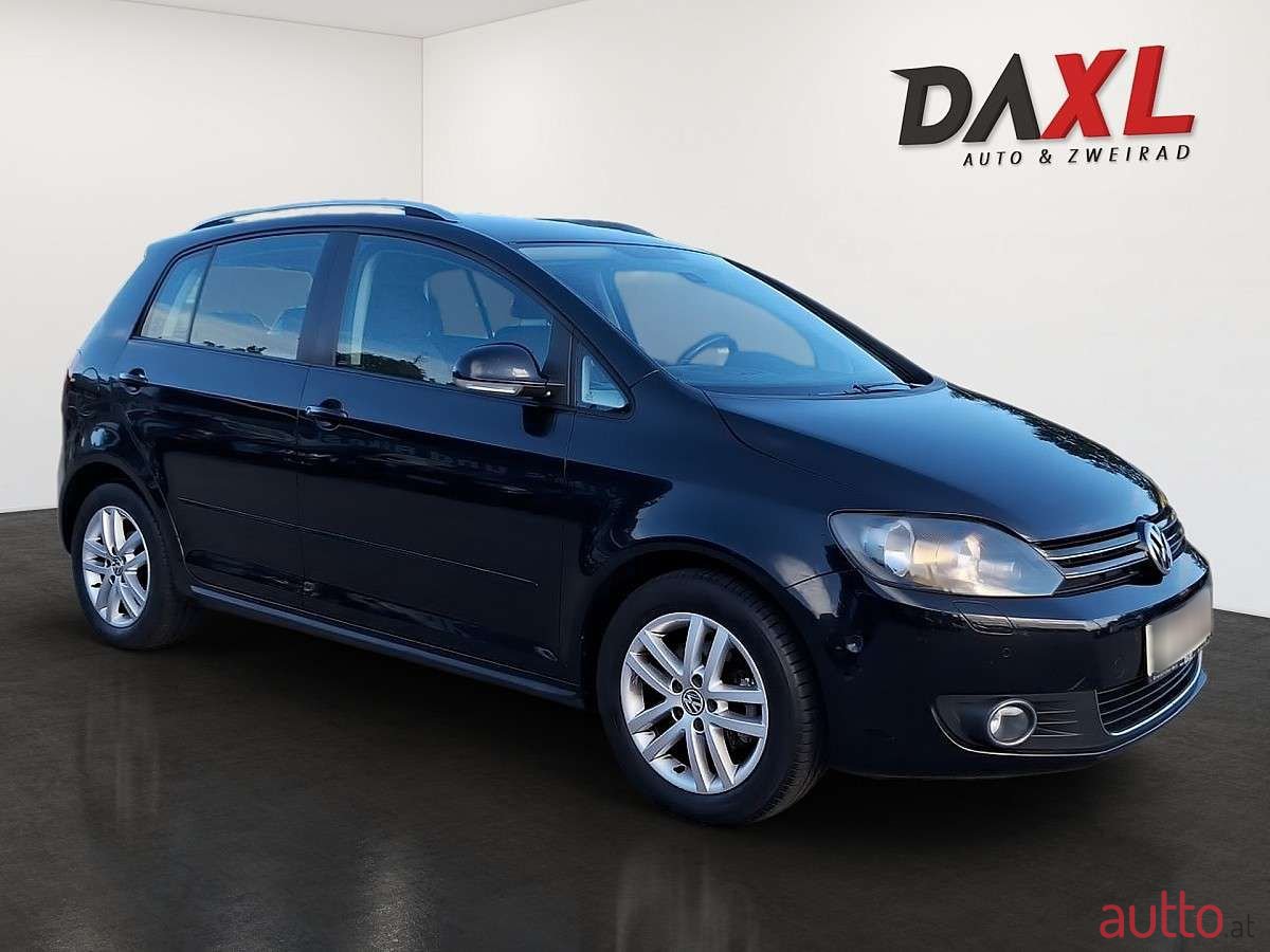 2010' Volkswagen Golf photo #3