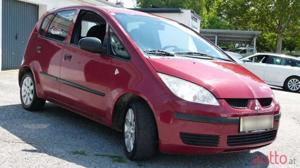 2009' Mitsubishi Colt photo #5