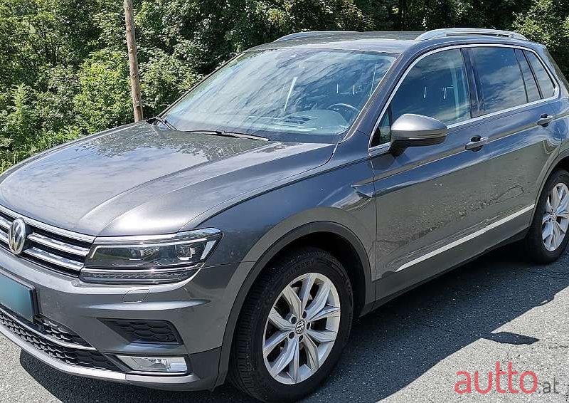 2017' Volkswagen Tiguan photo #1