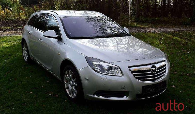 2010' Opel Insignia photo #4