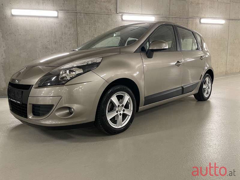 2011' Renault Scenic photo #4