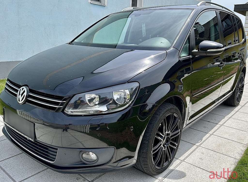 2015' Volkswagen Touran photo #1