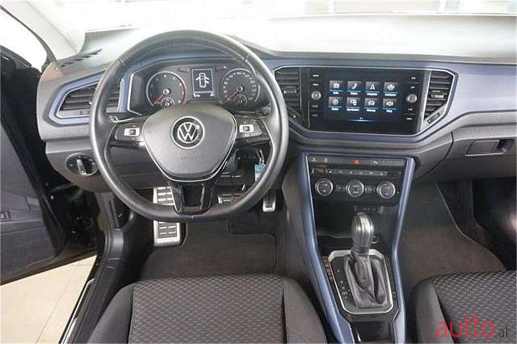 2021' Volkswagen T-Roc photo #3