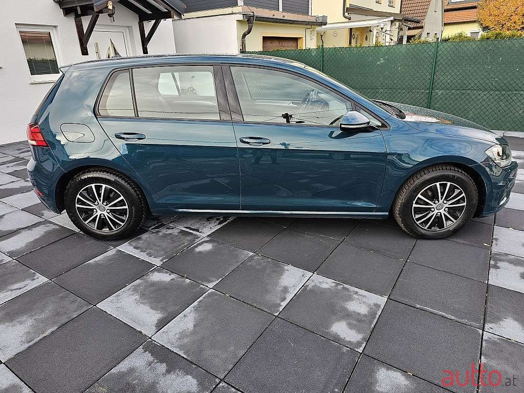 2018' Volkswagen Golf photo #5
