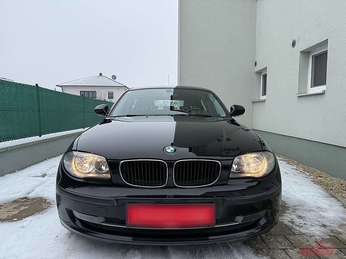 2011' BMW 1Er-Reihe photo #2