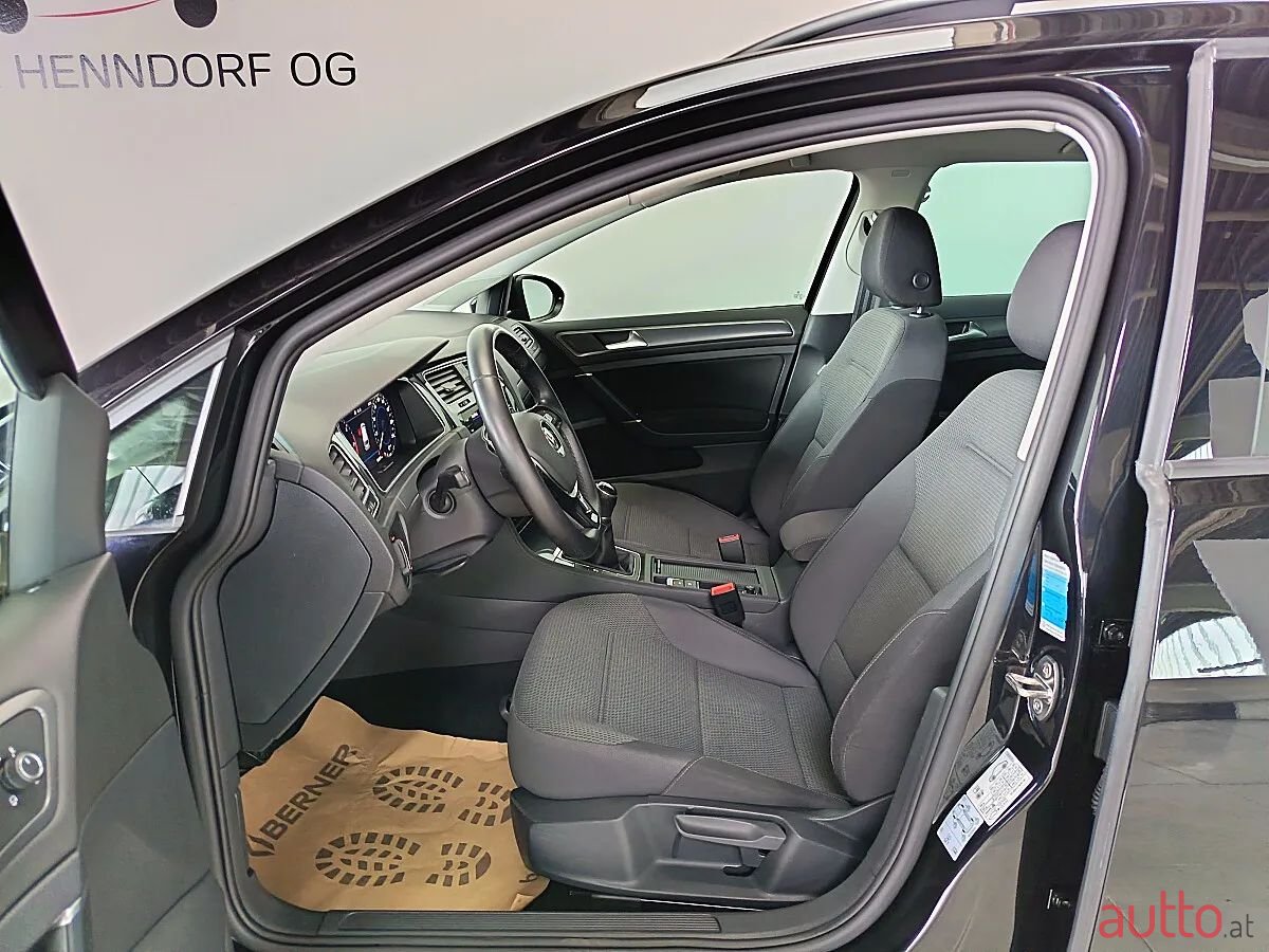 2019' Volkswagen Golf photo #5
