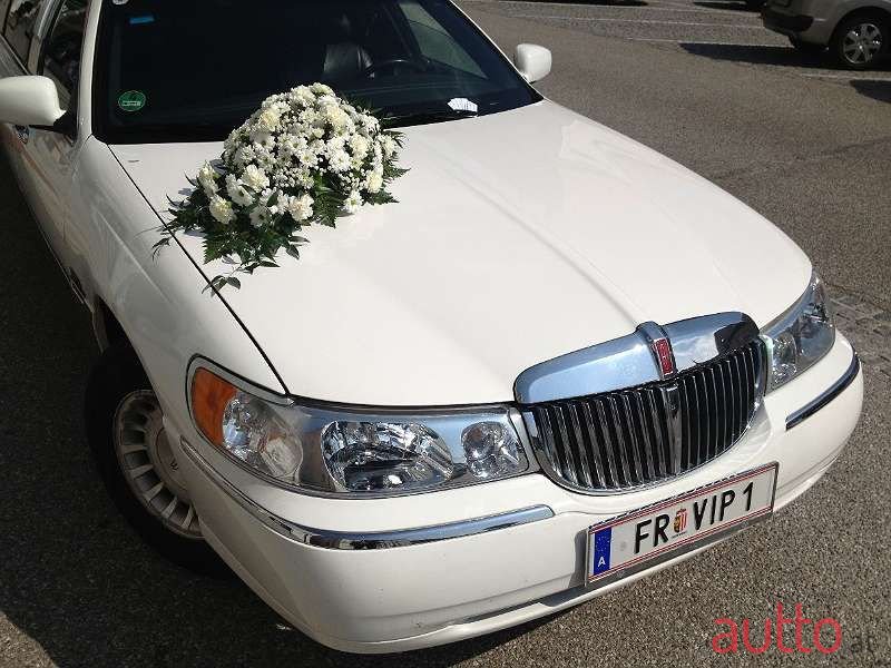 2002' Lincoln Town Car photo #5