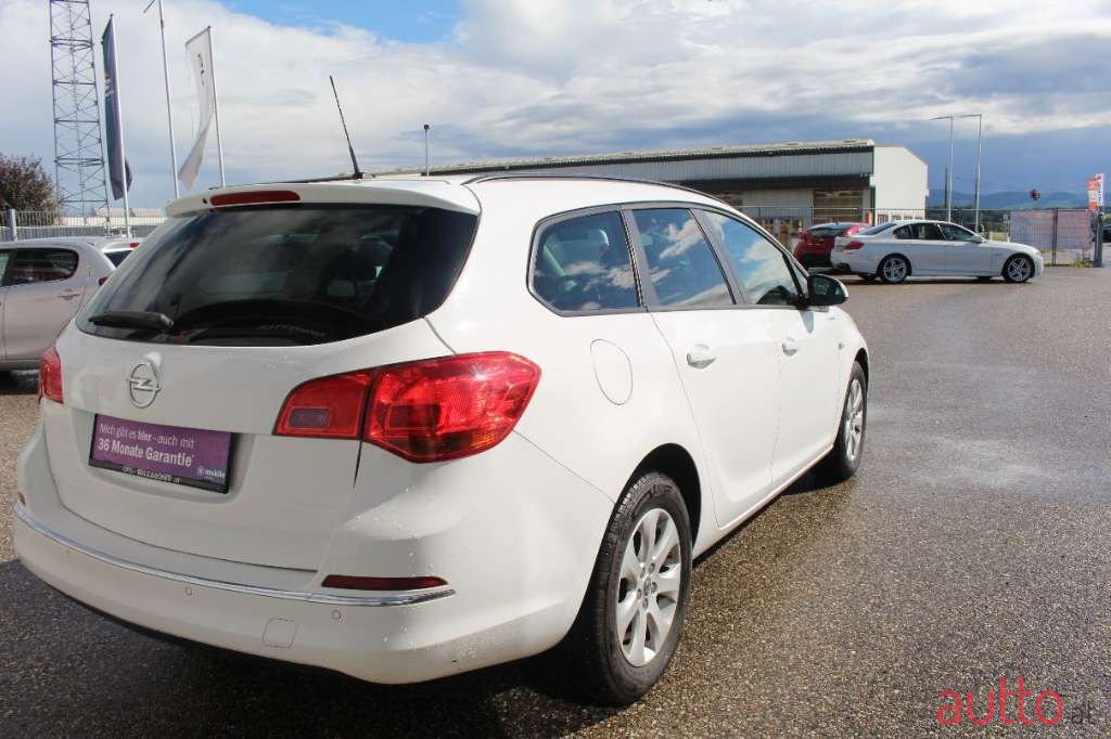 2015' Opel Astra photo #4