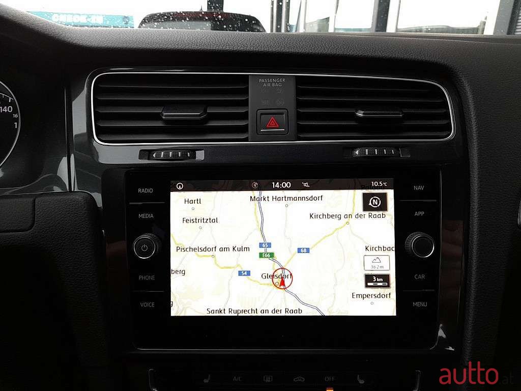 2018' Volkswagen Golf photo #4